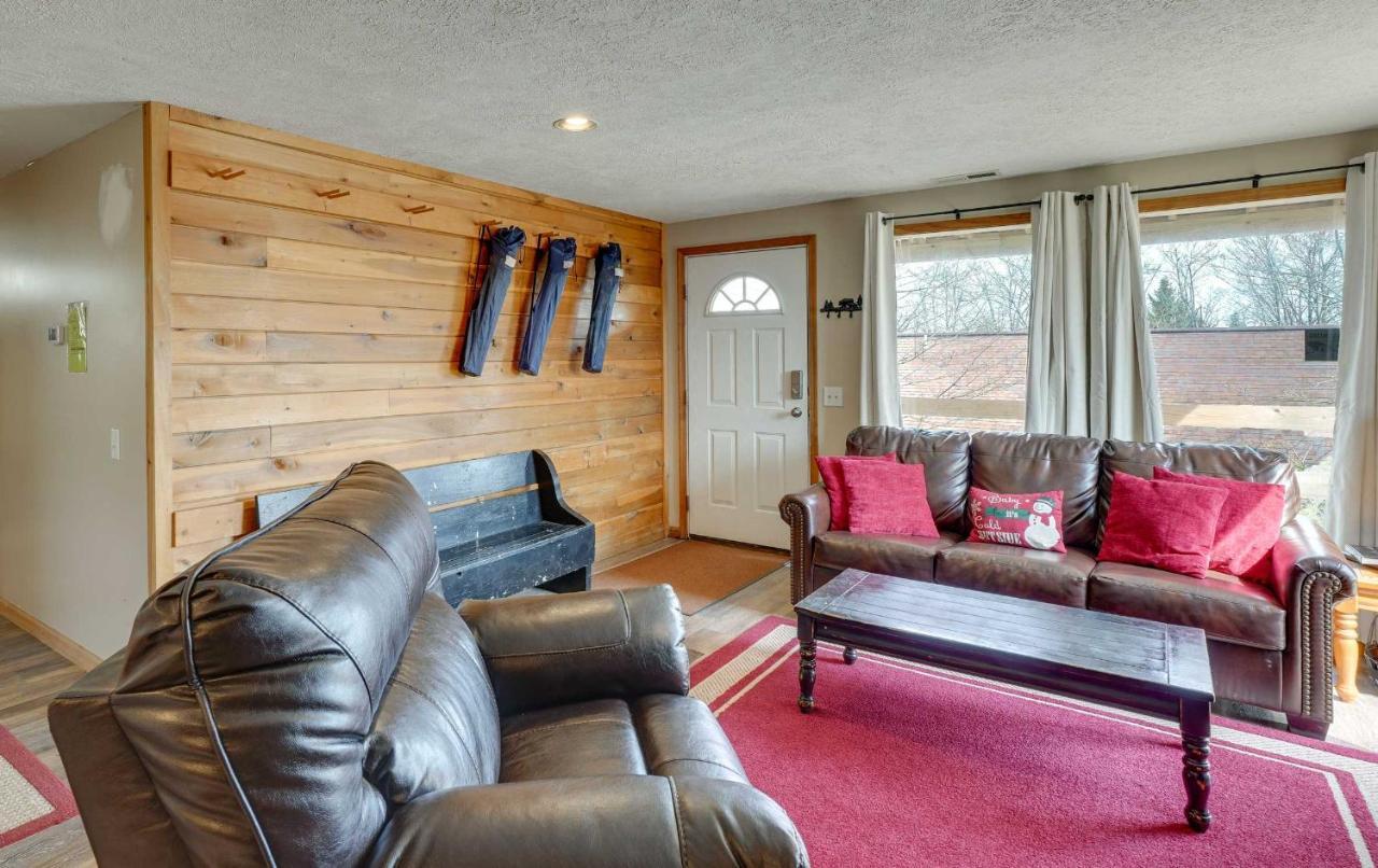 Snowed Inn Cozy Winterplace Ski-Inandski-Out Cabin Ghent Exterior photo