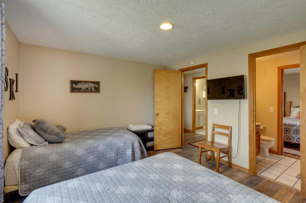 Snowed Inn Cozy Winterplace Ski-Inandski-Out Cabin Ghent Exterior photo